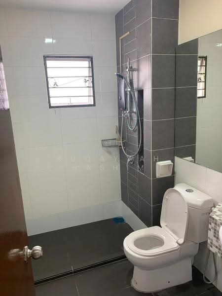 Rumah Teres 2-Tingkat untuk Disewa di Bandar Bukit Puchong 2 (Puchong) - Ruqayyah Hashim - Bathroom - PropertyGuru.com.my