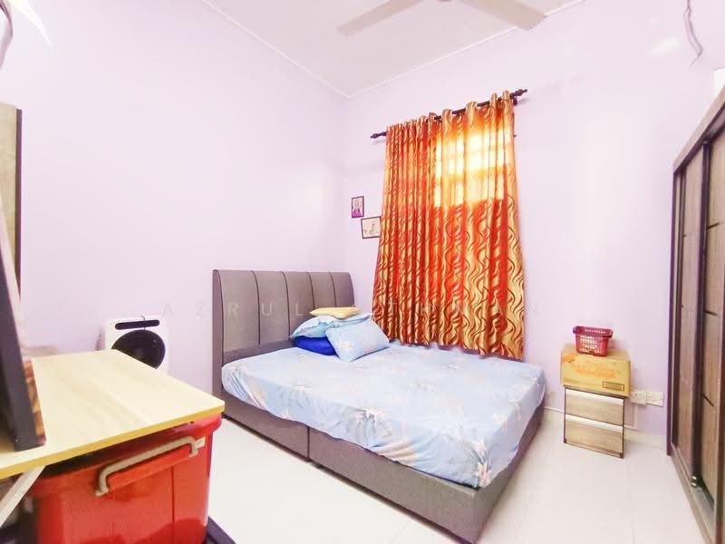 Semi-Detached House for Sale in Taman Tuanku Jaafar (Sungai Gadut) - Azrul Othman - Bedroom - PropertyGuru.com.my