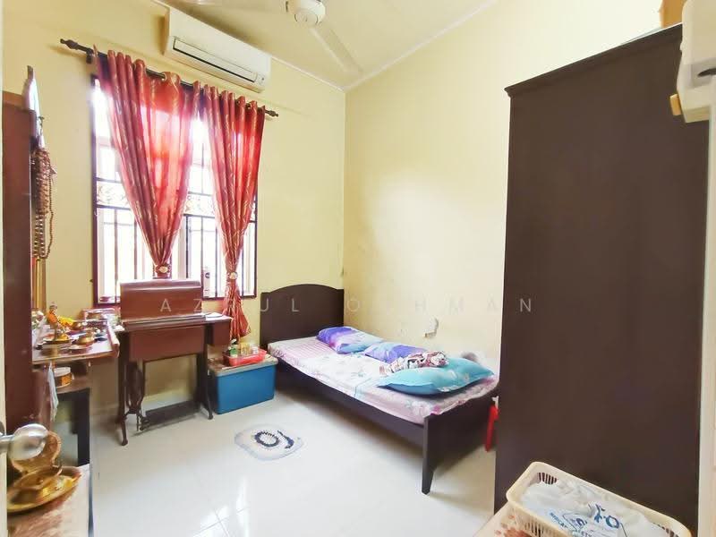 Semi-Detached House for Sale in Taman Tuanku Jaafar (Sungai Gadut) - Azrul Othman - Bedroom - PropertyGuru.com.my