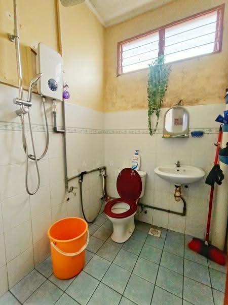 Semi-Detached House for Sale in Taman Tuanku Jaafar (Sungai Gadut) - Azrul Othman - Bathroom - PropertyGuru.com.my