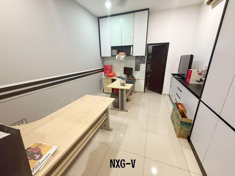 Rumah Berkembar untuk Dijual di Kampung Jawa (Klang) - Vincent Lee - Study - PropertyGuru.com.my
