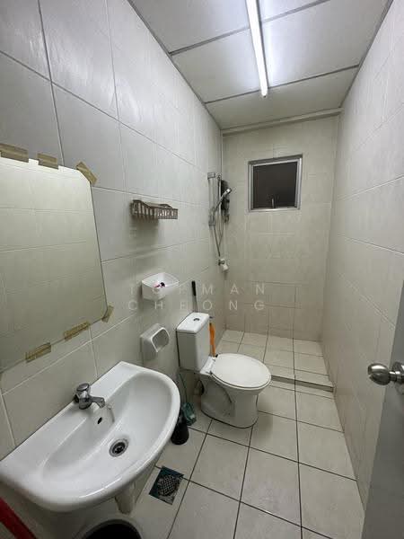 Kondominium untuk Disewa di Radius Residence - Topman Cheong - Bathroom - PropertyGuru.com.my