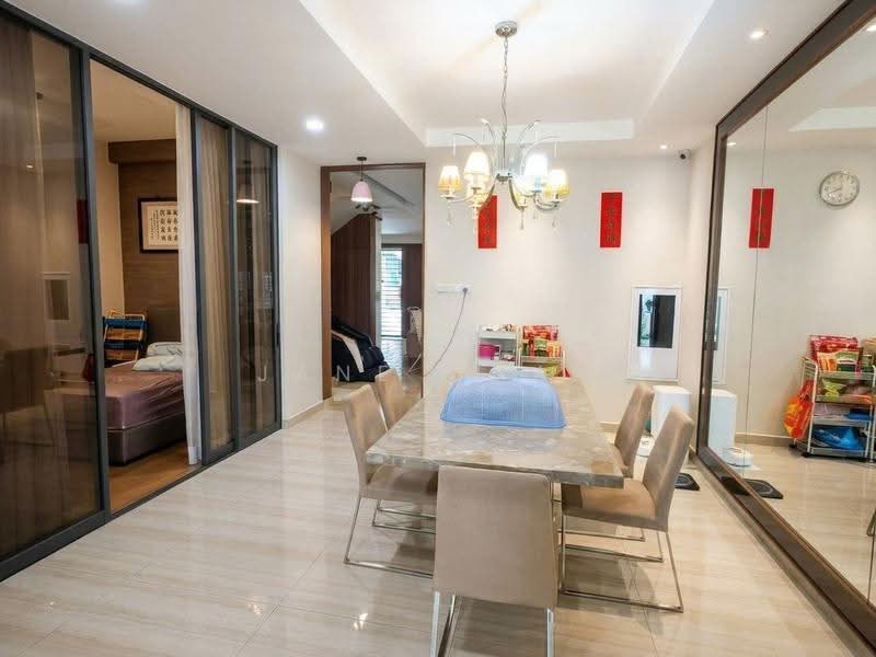 3-storey Terraced House for Sale in Bandar Utama 6 (Bandar Utama) - Jane Chan - Bedroom - PropertyGuru.com.my