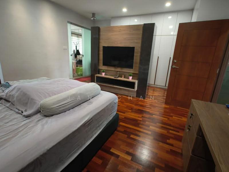 3-storey Terraced House for Sale in Bandar Utama 6 (Bandar Utama) - Jane Chan - Master Bedroom - PropertyGuru.com.my