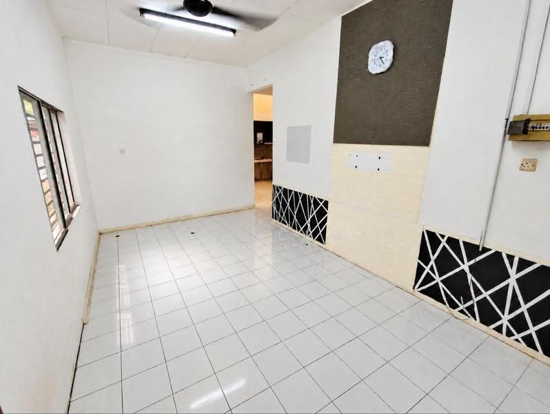 1-storey Terraced House for Sale in Taman Putera Indah (Batu Pahat) - Sufi Norman - Living Room - PropertyGuru.com.my
