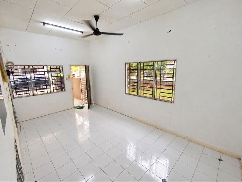 1-storey Terraced House for Sale in Taman Putera Indah (Batu Pahat) - Sufi Norman - Living Room - PropertyGuru.com.my