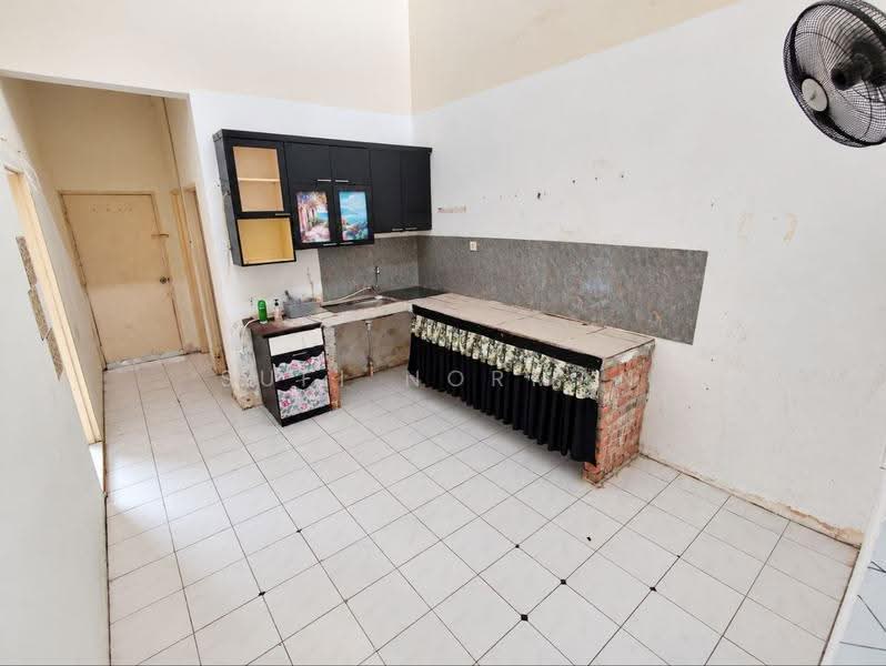 1-storey Terraced House for Sale in Taman Putera Indah (Batu Pahat) - Sufi Norman - Kitchen - PropertyGuru.com.my