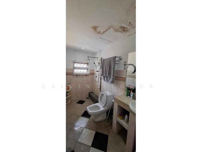 Semi-Detached House for Sale in Tanjung Aru (Kota Kinabalu) - Calvin Legada - Bathroom - PropertyGuru.com.my