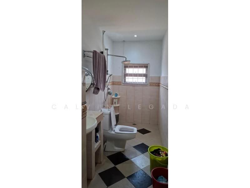 Semi-Detached House for Sale in Tanjung Aru (Kota Kinabalu) - Calvin Legada - Bathroom - PropertyGuru.com.my