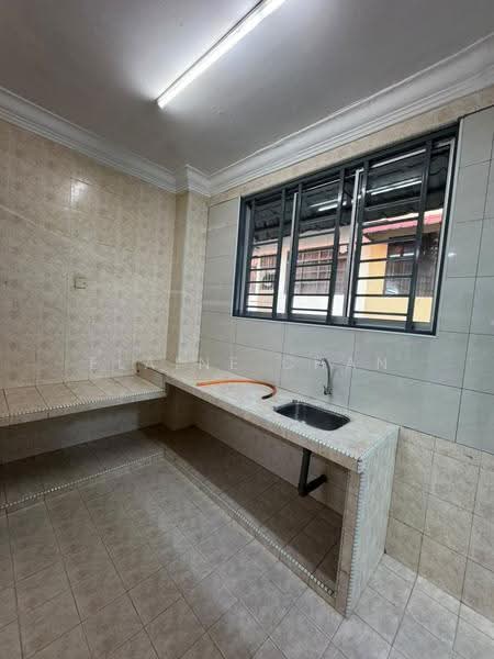 1.5-storey Terraced House for Rent in Taman Rinting (Masai) - Elaine Chan - Kitchen - PropertyGuru.com.my
