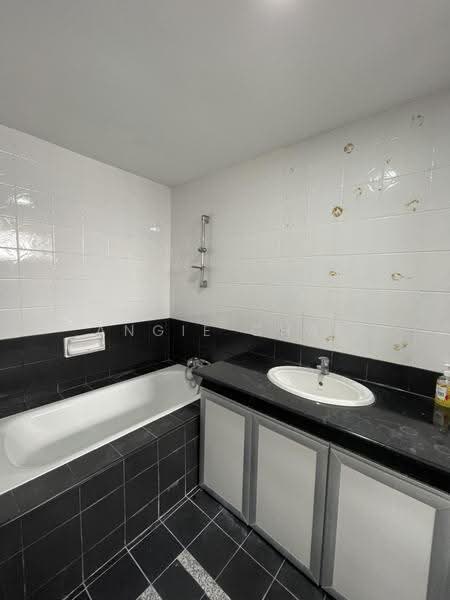 Condominium for Rent at The Plaza Condominium - Angie Chai - Bathroom - PropertyGuru.com.my
