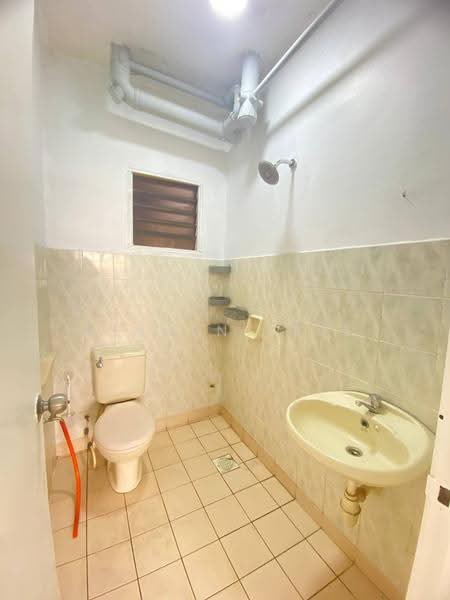 Kondominium untuk Disewa di Bayu Tasik 1 - Vincent Lee - Bathroom - PropertyGuru.com.my