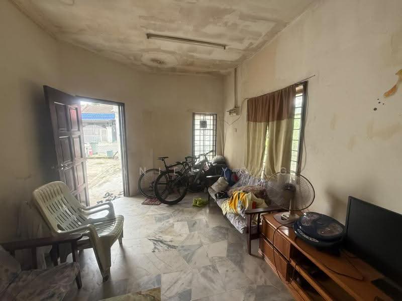Rumah Teres 1-Tingkat untuk Dijual di Taman Skudai Baru (Skudai) - Daniel Yong - Living Room - PropertyGuru.com.my