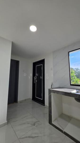 Rumah Teres 1-Tingkat untuk Dijual di Kampung Sungai Kembong (Klang) - Daniel Yong - Corridor - PropertyGuru.com.my
