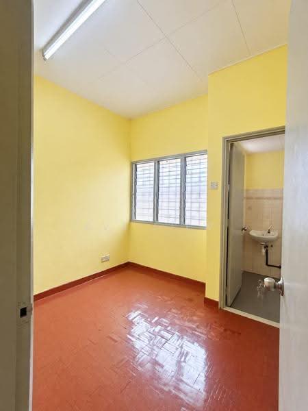 Rumah Teres 2-Tingkat untuk Dijual di Usj 3 (Subang Jaya) - Eve Liew - Bathroom - PropertyGuru.com.my