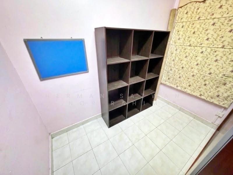 Bedroom / Utility