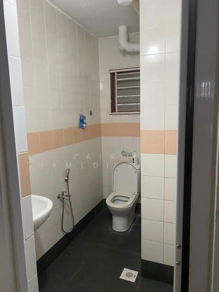 Pangsapuri untuk Disewa di Damai Apartment - Zairul Hamedi Bin Zainal - Bathroom - PropertyGuru.com.my