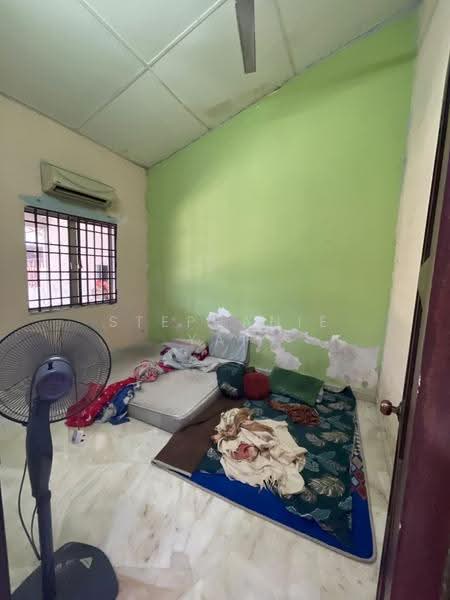 1-storey Terraced House for Sale in Taman Pendamar Indah 2 (Klang) - Stephanie Yap - Bedroom - PropertyGuru.com.my