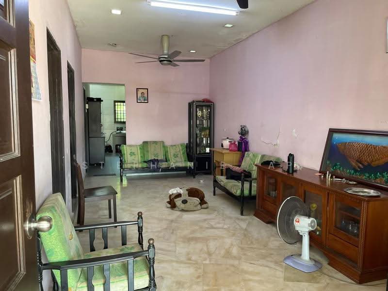 1-storey Terraced House for Sale in Taman Pendamar Indah 2 (Klang) - Stephanie Yap - Living Room - PropertyGuru.com.my