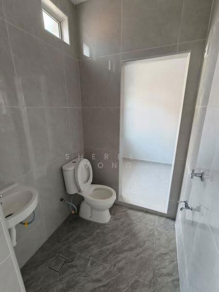 Bungalow House for Sale in Taman Setia Indah (Tebrau) - Shereen Wong - Bathroom - PropertyGuru.com.my