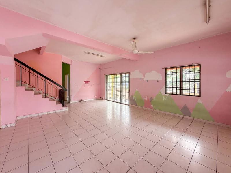 Rumah Teres 2-Tingkat untuk Dijual di Taman Pelangi Semenyih (Semenyih) - Azli Ibrahim - Living Room - PropertyGuru.com.my