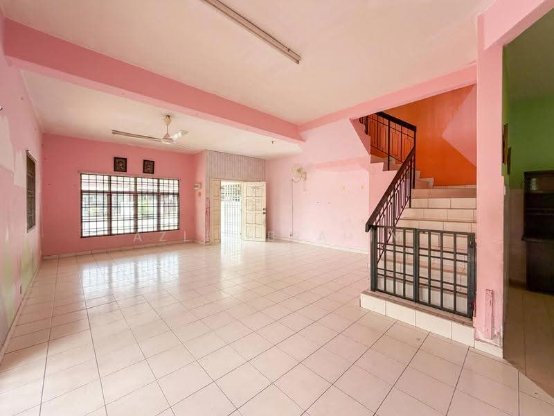 Rumah Teres 2-Tingkat untuk Dijual di Taman Pelangi Semenyih (Semenyih) - Azli Ibrahim - Living Room - PropertyGuru.com.my