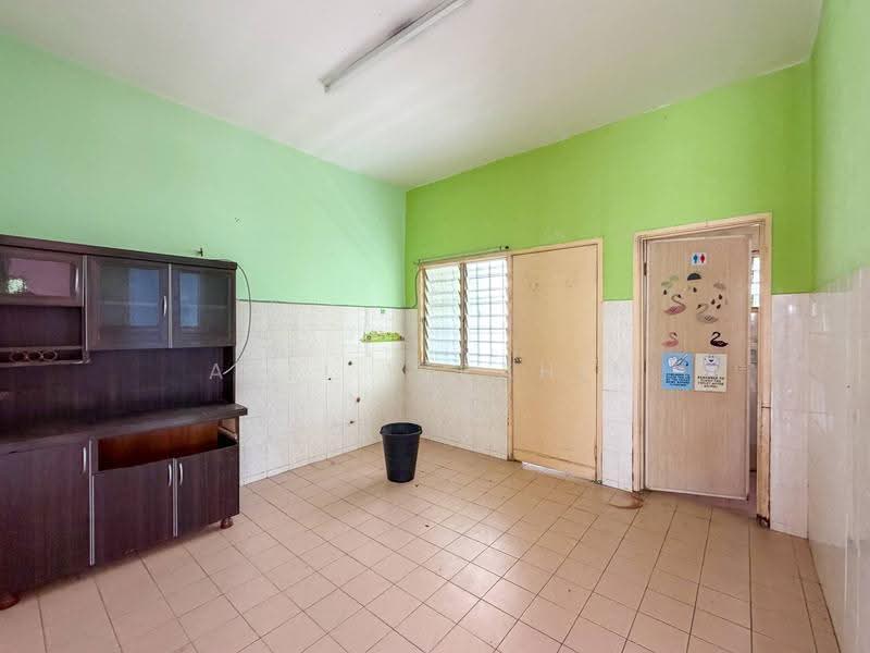 Rumah Teres 2-Tingkat untuk Dijual di Taman Pelangi Semenyih (Semenyih) - Azli Ibrahim - Kitchen - PropertyGuru.com.my