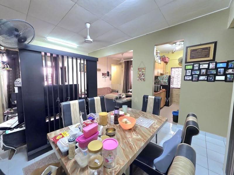 Townhouse for Sale in Bandar Seri Putra (Bangi) - Azli Ibrahim - Living Room - PropertyGuru.com.my