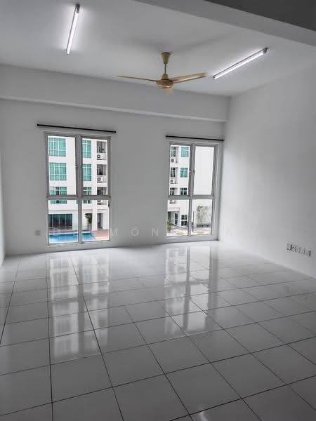 Kediaman Servis untuk Dijual di Straits Garden Residence - Desmond Tan - Living Room - PropertyGuru.com.my
