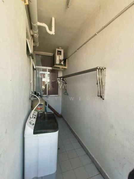 Pangsapuri untuk Disewa di Country Heights - Jerry Weddy - Balcony - PropertyGuru.com.my