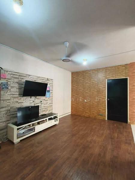 Pangsapuri untuk Disewa di Country Heights - Jerry Weddy - Living Room - PropertyGuru.com.my