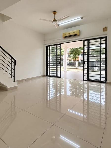 Rumah Teres 2-Tingkat untuk Dijual di 16 Sierra (Puchong) - Steve Tham - Living Room - PropertyGuru.com.my