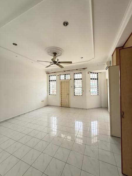 2-storey Terraced House for Sale in Taman Desa Cemerlang (Batu Pahat) - Coco Feng Lily - Living Room - PropertyGuru.com.my