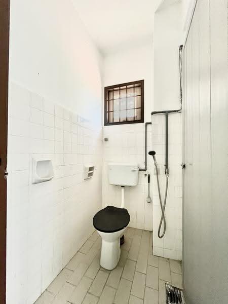 Rumah Teres 2-Tingkat untuk Dijual di Taman Bidara (Selayang) - Kelly Kok - Bathroom - PropertyGuru.com.my