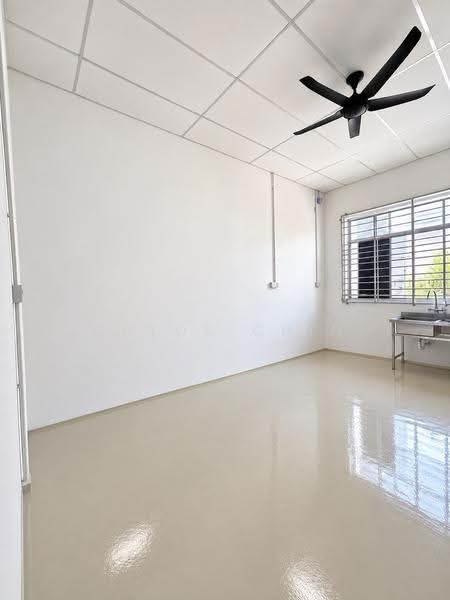 Shop for Rent in Taman Gaya (Ulu Tiram) - Chloe Chin - Interior - PropertyGuru.com.my