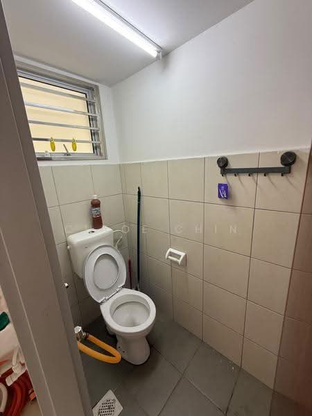 Shop for Rent in Taman Gaya (Ulu Tiram) - Chloe Chin - Bathroom - PropertyGuru.com.my
