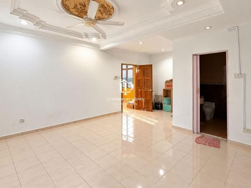 Rumah Teres 2-Tingkat untuk Dijual di Ukay Bistari (Ulu Kelang) - Nurul Atiqa Hisam - Living Room - PropertyGuru.com.my