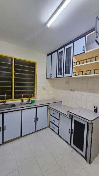 Rumah Flat untuk Disewa di Taman Lip Sin Block 1, 3 & 5 - Rome Leong - Kitchen - PropertyGuru.com.my