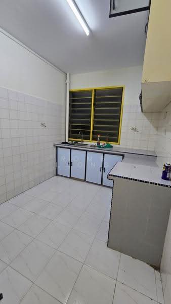 Rumah Flat untuk Disewa di Taman Lip Sin Block 1, 3 & 5 - Rome Leong - Kitchen - PropertyGuru.com.my