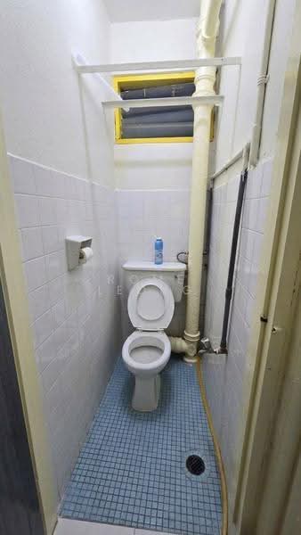 Rumah Flat untuk Disewa di Taman Lip Sin Block 1, 3 & 5 - Rome Leong - Bathroom - PropertyGuru.com.my