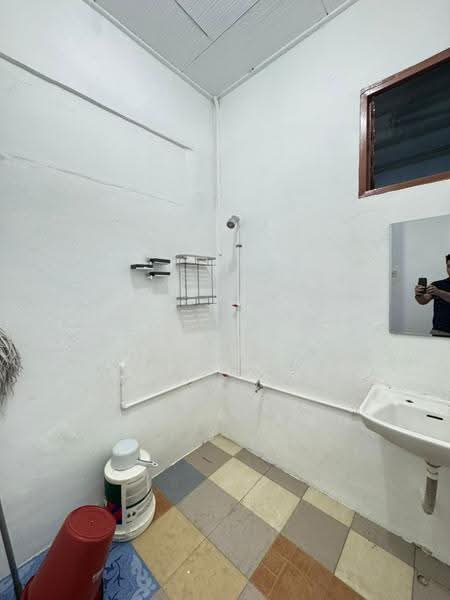 1-storey Terraced House for Rent in Taman Ungku Tun Aminah (Skudai) - John Sia - Bathroom - PropertyGuru.com.my