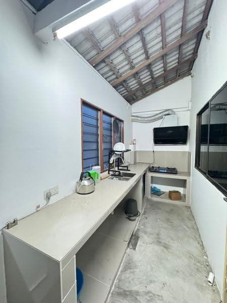 1-storey Terraced House for Rent in Taman Ungku Tun Aminah (Skudai) - John Sia - Kitchen - PropertyGuru.com.my
