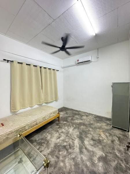 1-storey Terraced House for Rent in Taman Ungku Tun Aminah (Skudai) - John Sia - Bedroom - PropertyGuru.com.my