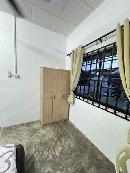 1-storey Terraced House for Rent in Taman Ungku Tun Aminah (Skudai) - John Sia - Bedroom - PropertyGuru.com.my