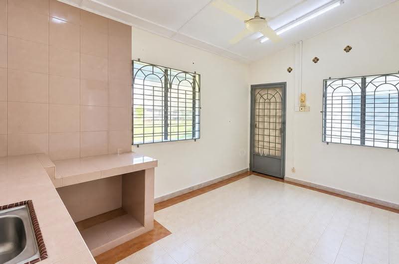 1-storey Terraced House for Sale in Taman Kesidang Seksyen 3 (Melaka City) - Eddy Leow - Kitchen - PropertyGuru.com.my