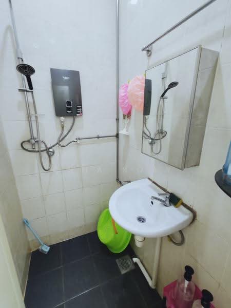Rumah Flat untuk Dijual di Lavender Park - Anna Koay - Bathroom - PropertyGuru.com.my