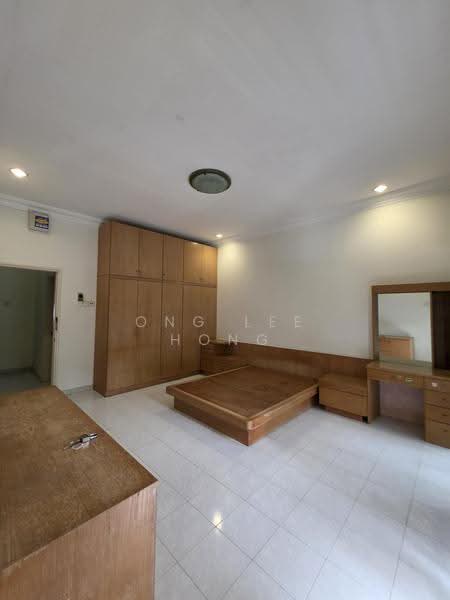 Flat for Sale at Taman Kenanga Seksyen 3 - Ong Lee Hong - Bedroom - PropertyGuru.com.my