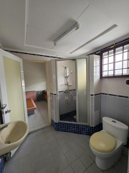 Flat for Sale at Taman Kenanga Seksyen 3 - Ong Lee Hong - Bathroom - PropertyGuru.com.my