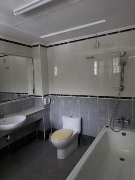 Flat for Sale at Taman Kenanga Seksyen 3 - Ong Lee Hong - Bathroom - PropertyGuru.com.my