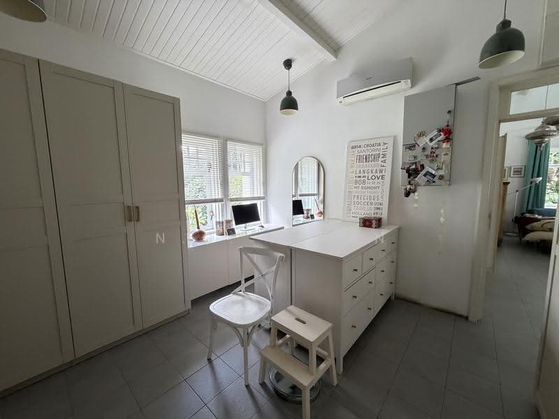 Walk-In Wardrobe